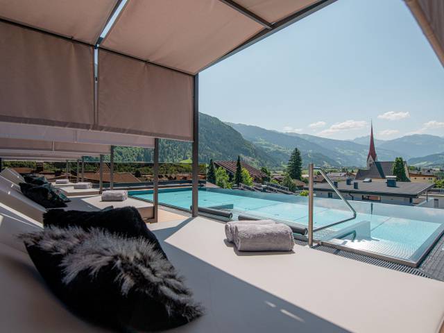 Blick über den Infinitypool