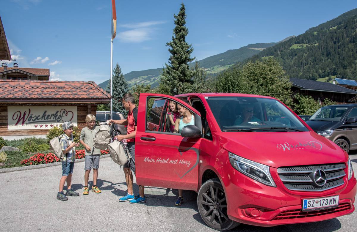 Whether you’re arriving by limousine ... - Hotel wöscherhof