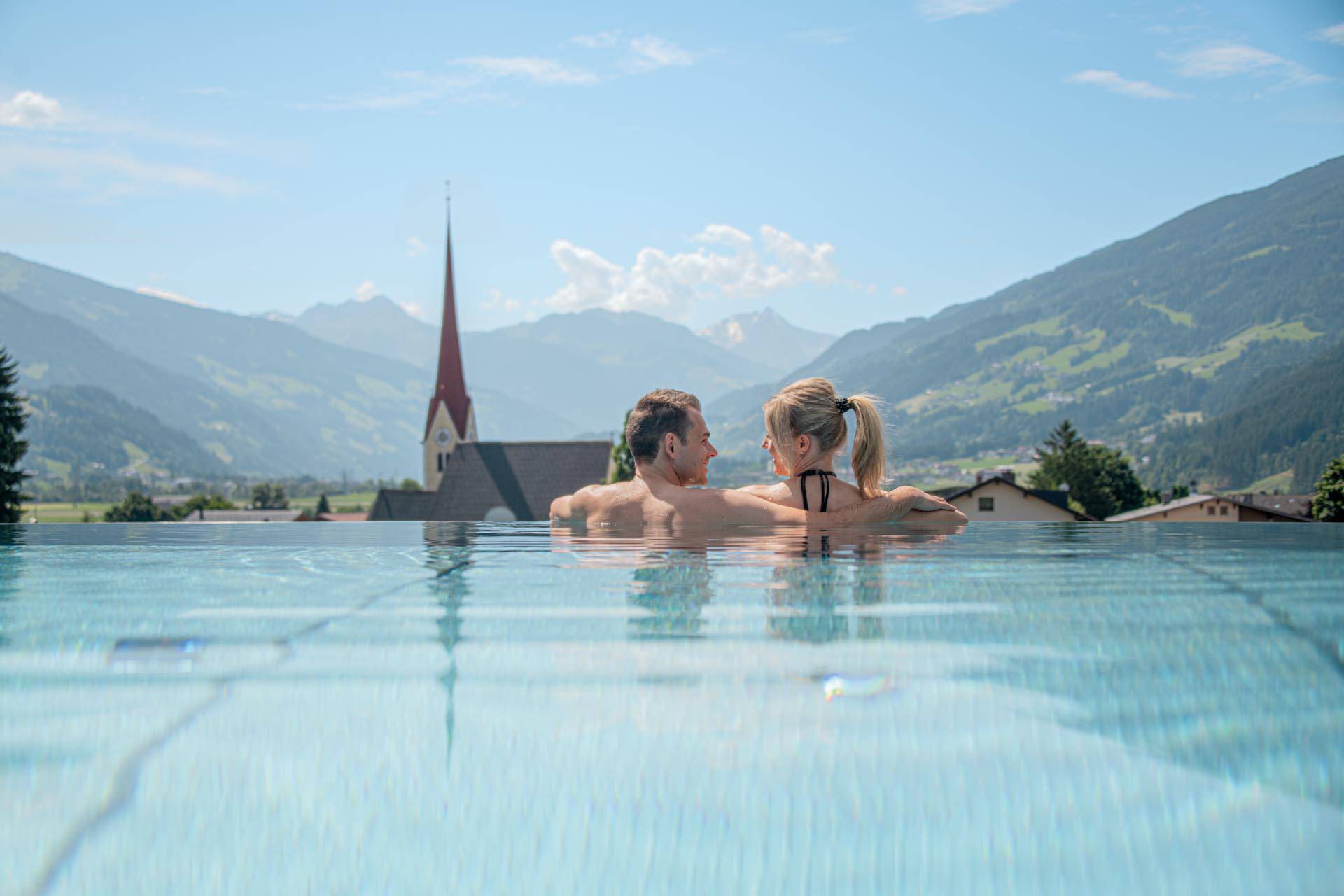 New: Sky Infinity Pool - Hotel wöscherhof